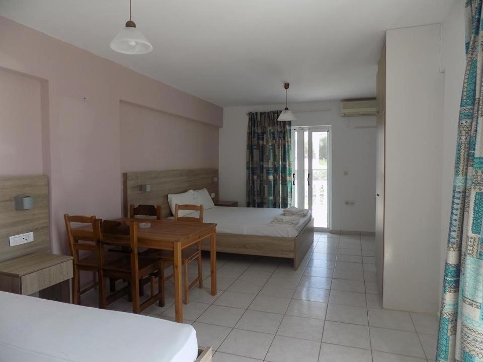 Clear Horizon Aparthotel Amoudi Exterior photo