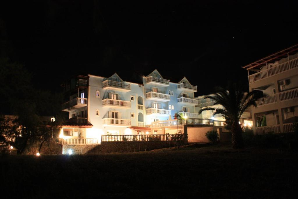 Clear Horizon Aparthotel Amoudi Exterior photo